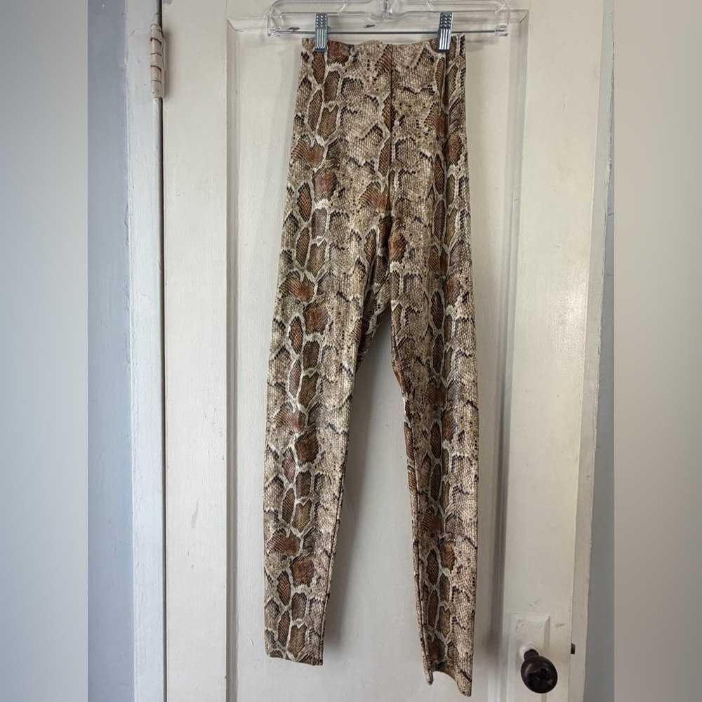 Commando Faux Leather Control Smoothing Legging In Cocoa Python XS - Picture 5 of 15
